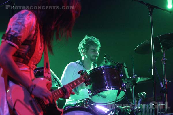 BLONDE REDHEAD - 2008-04-17 - PARIS - Le Bataclan - Kazu Makino - Simone Pace